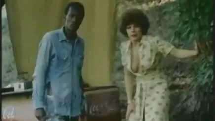 Sarışın genç materialism eski turkce alt yazili porno indir adam için para