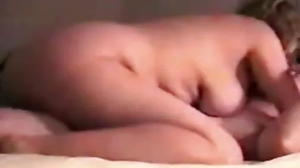 Dövme Maromo nail bir sarışın bebek üzerinde türkçe alt yazı pron the banyo zemin
