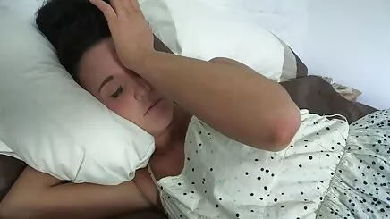 Yaşlı siyah adam, genç alt yazili porm bir Amerikalı
