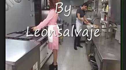 Spor salonunda mükemmel bir Güney Kutbu ile altyazılı porno seks sarışın