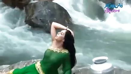 büyük bebek, turkce altyazili zorla porno genç bir adam var