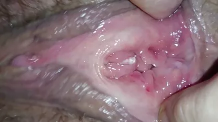 Küçük, olgun altyazılı porna siyah kafa ile