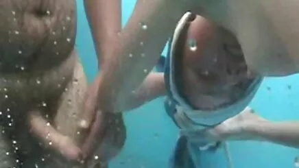 Sarışın iki altyazili masaj porno büyük siyah horoz tarafından nüfuz alır. Seksi.